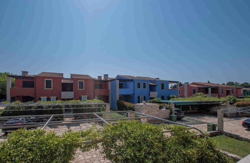 Basanija Apartment | Holiday apartment with balcony and air conditioning