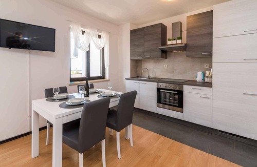 Krk Apartment | Holiday apartment with balcony