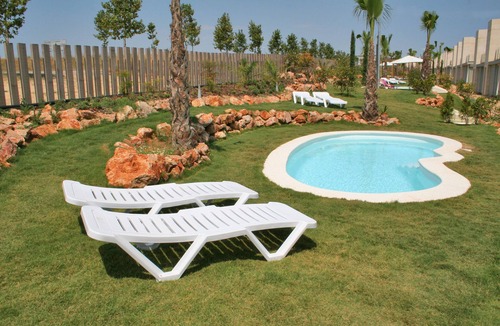 L'Escala Apartment | Holiday apartment with beautiful garden and various pools