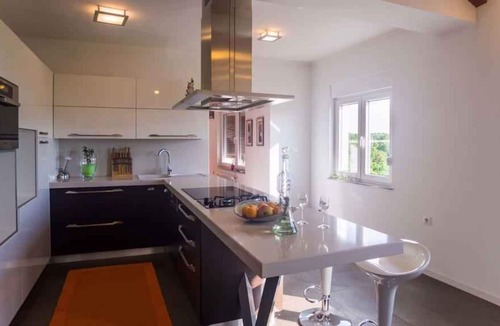 Buzdohanj Apartment | Holiday apartment with garden and Internet