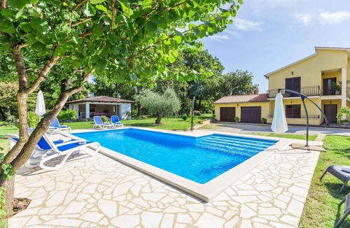 Susnjici Apartment | Holiday apartment with air conditioning and pool