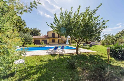 Susnjici Apartment | Holiday apartment with air conditioning and pool