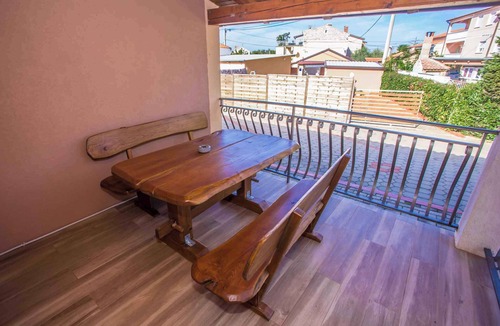 Cancini Apartment | Holiday apartment with use of pool