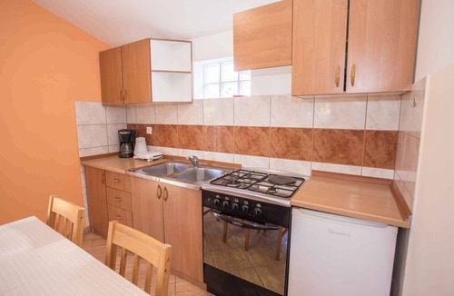Cancini Apartment | Holiday apartment with use of pool