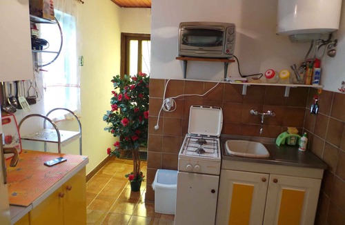 Jablanac Apartment | Holiday apartment with satellite TV 200 m from the pebble beach