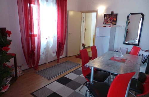 Jablanac Apartment | Holiday apartment with satellite TV 200 m from the pebble beach
