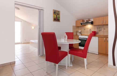 Karlobag Apartment | Holiday apartment with sea views, air conditioning and pool