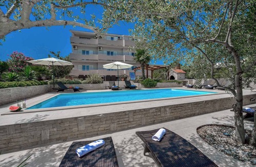 Kukljica Apartment | Holiday apartment with sea view and pool