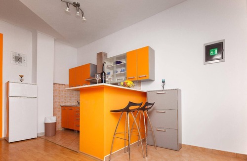 Pomer Apartment | Holiday apartment with Jacuzzi, garden and parking