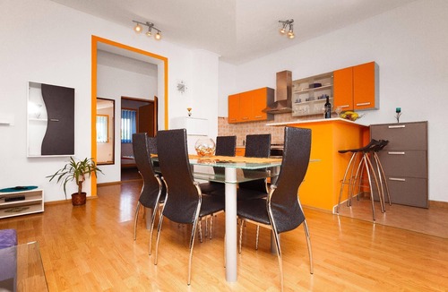 Pomer Apartment | Holiday apartment with Jacuzzi, garden and parking