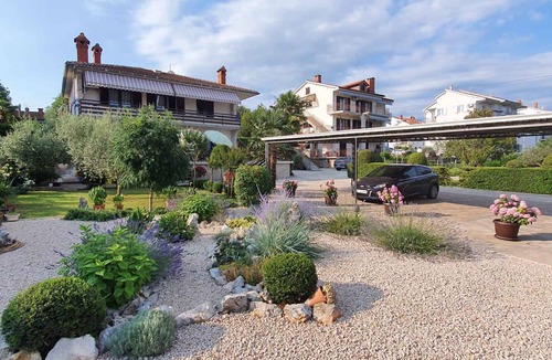 Malinska Apartment | Holiday apartment with air conditioning and terrace