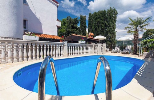 Malinska Apartment | Holiday apartment with climate and pool