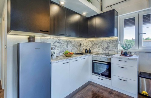 Milovcici Apartment | Holiday apartment with an open gallery