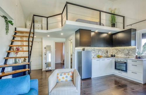 Milovcici Apartment | Holiday apartment with an open gallery