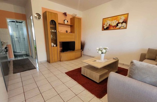 Milovcici Apartment | Holiday apartment with balcony and one bedroom