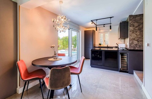 Njivice House | Holiday apartment with pool