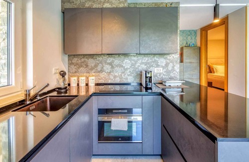 Njivice House | Holiday apartment with pool