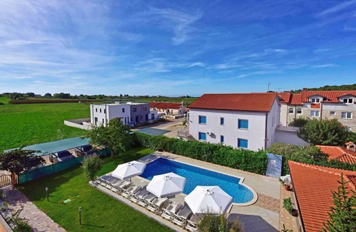 Dajla House | Holiday apartment with balcony and pool