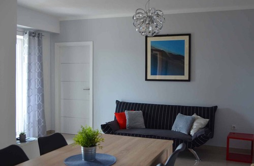 Pican Apartment | Holiday apartment with outdoor pool