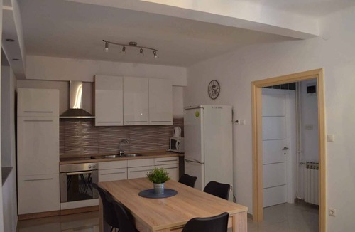 Pican Apartment | Holiday apartment with outdoor pool