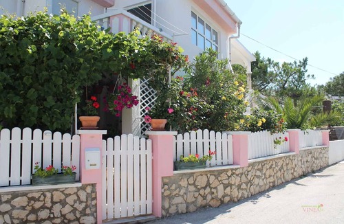 Povljana Apartment | Holiday apartment with satellite TV