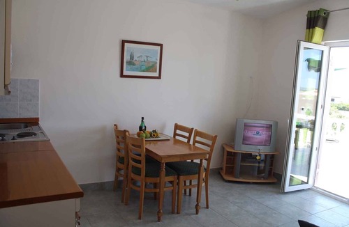 Povljana Apartment | Holiday apartment with terrace and sea view