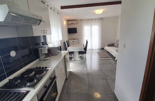 Ljubac Apartment | Holiday apartment with large terrace and barbecue