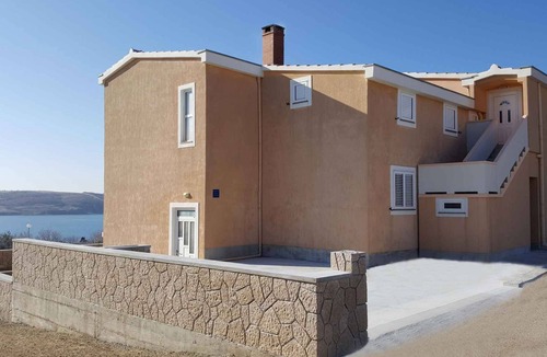 Rtina Apartment | Holiday apartment with air conditioning and sea view