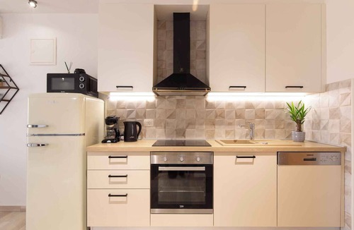 Salatic Apartment | Holiday apartment with shared pool