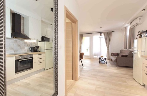 Salatic Apartment | Holiday apartment with shared pool