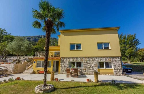 Tribalj Apartment | Holiday apartment with pool in idyllic surroundings