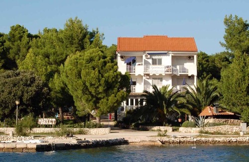 Verunic Apartment | Holiday apartment with air conditioning and balcony