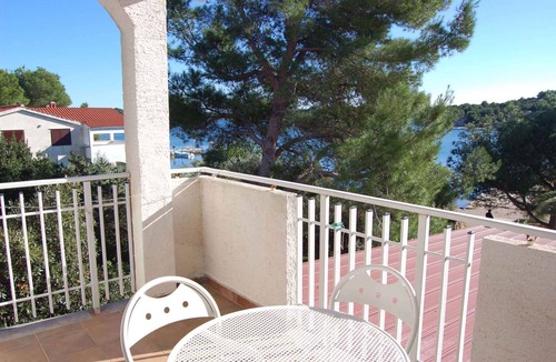 Verunic Apartment | Holiday apartment with lake view