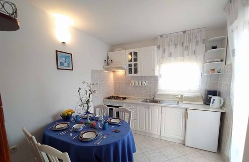 Vinisce Apartment | Holiday apartment with sea view 60 m from the beach