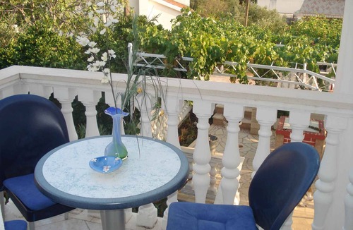 Vinisce Apartment | Holiday apartment with sea view 60 m from the beach