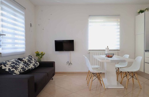 Murine Apartment | Holiday apartment with internet, air conditioning, terrace in a quiet location