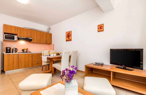 Suha Punta Apartment | Holiday apartment with pool