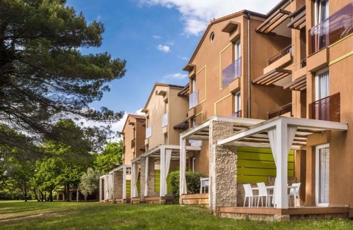 Monterol Apartment | Holiday apartment with pool