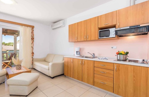 Banjol Apartment | Holiday Apartment with Pool *