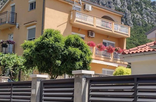 Bribir Apartment | Holiday apartment with sea glimpse and Air Conditioning