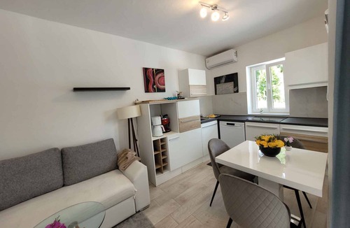 Liganj Apartment | Holiday apartment with sea view