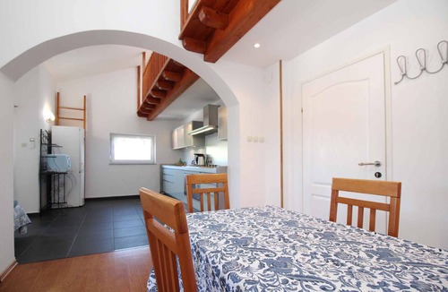 Baska Apartment | Holiday apartment with sea view and air conditioning