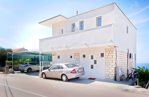 Brasina Apartment | Holiday apartment With sea view and terrace