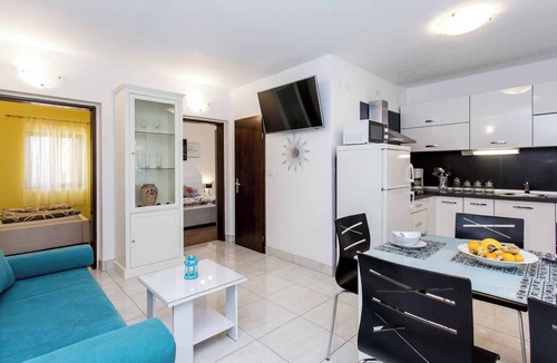 Silo Apartment | Holiday apartment with shared pool and barbecue
