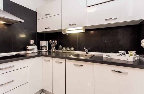 Silo Apartment | Holiday apartment with shared pool and barbecue
