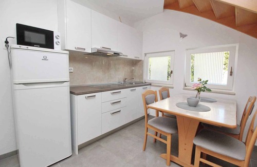 Baska Apartment | Holiday apartment with terrace near the beach
