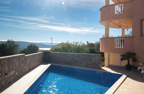 Salatic Apartment | Holiday apartment with use of pool