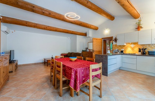Laval-Saint-Roman House | Holiday Cottage "Mas de la Ravine chez Juju" with Shared Pool, Wi-Fi & Air Conditioning