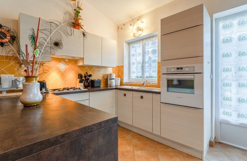 Laval-Saint-Roman House | Holiday Cottage "Mas de la Ravine chez Juju" with Shared Pool, Wi-Fi & Air Conditioning