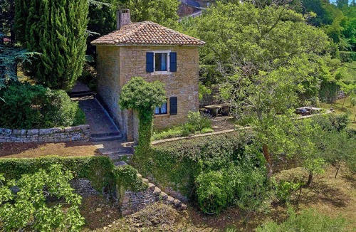 Groznjan House | Holiday cottage Funtana * unique views, private garden with BBQ